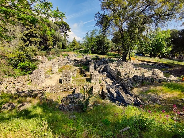 fouilles archeologique colline du chateau