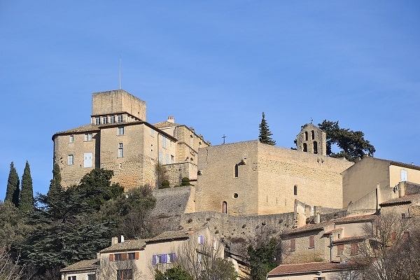 ansouis église et château les plus beaux villages de provence min